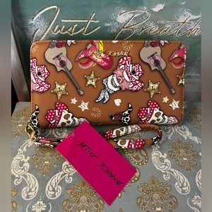 💗NWT BETSEY JOHNSON WALLET💗